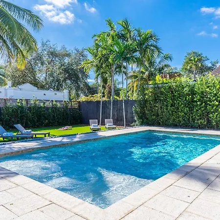 Stunning Tropical Pool House Miami Coconut Grove Villa
